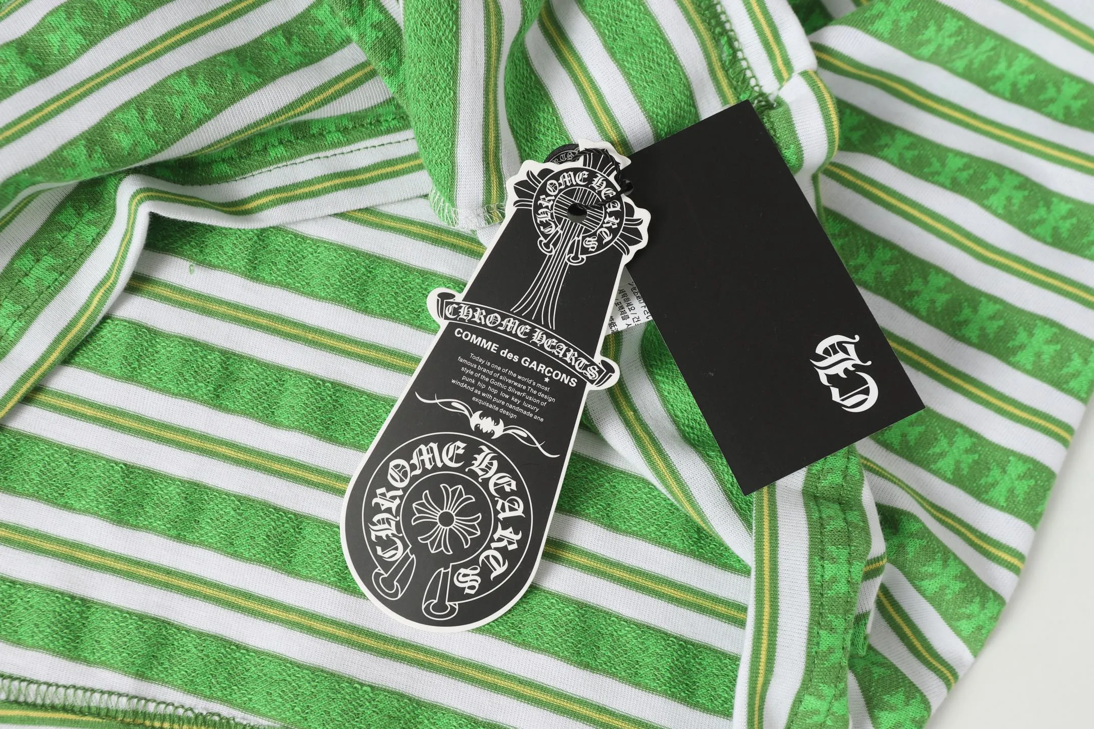 P160 -Chrome Hearts/Chrome Hearts 25ss season's most popular striped yarn-dyed short-sleeved T-shirt -High weight, high density and high quality. The wool is soft, delicate and skin-friendly. It feels soft and silky. It has excellent warmth and skin-friendly properties. -Custom-woven and dyed, no color difference, no matter the fabric or workmanship details. Overwhelms the ordinary version on the market. -Colour: Gray Blue Green -Size: S M L XL